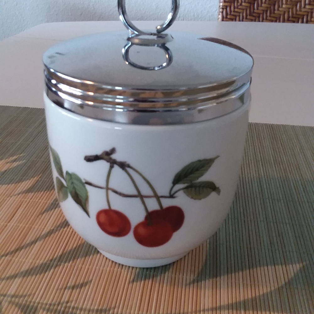 LARGE ROYAL WORCESTER PORCELAIN CODDLER
